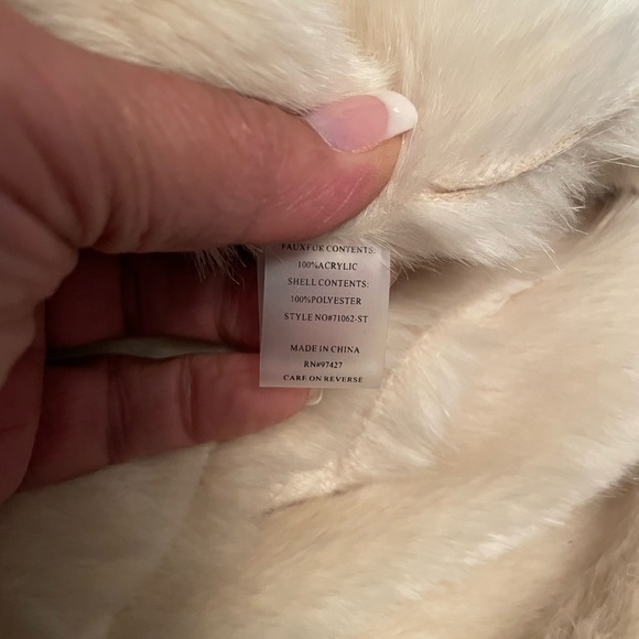 Gaby & Eden Faux Shearling Vest - Picture 8 of 9